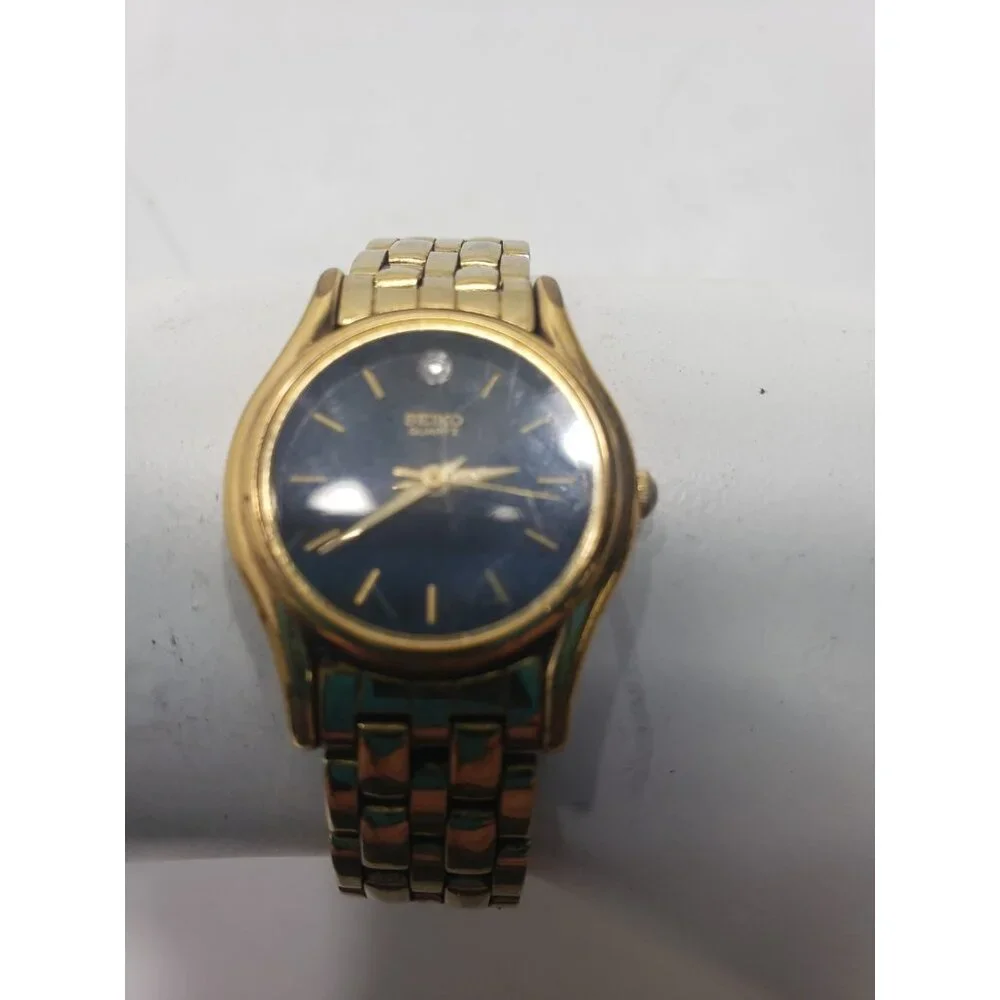 Vintage Seiko V401-1600 Women’s Quartz 24mm Black Dial Gold Tone Wristwatch